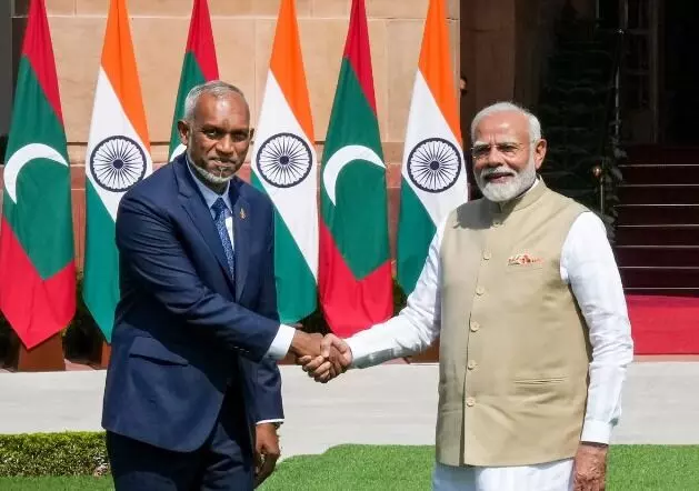 घुटनों में आए मुइज्जू ने पर्यटकों से लगाई मालदीव आने के गुहार घुटनों में आए मुइज्जू ने पर्यटकों से लगाई मालदीव आने के गुहार