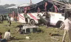 ड्राइवर की REEL बनाने की सनक पडी भारी- चली गई 3 लोगों की जान ड्राइवर की REEL बनाने की सनक पडी भारी- चली गई 3 लोगों की जान