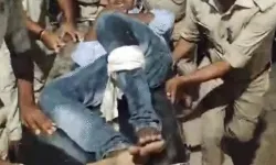 छात्राओं से छेड़छाड़- 45 मिनट चली मुठभेड़ में शोहदों को लगी गोली छात्राओं से छेड़छाड़- 45 मिनट चली मुठभेड़ में शोहदों को लगी गोली