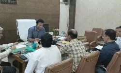 DM ने अधिकारियों से की मीटिंग- विभागीय योजनाओं और कार्यक्रमों को लेकर.. DM ने अधिकारियों से की मीटिंग- विभागीय योजनाओं और कार्यक्रमों को लेकर..