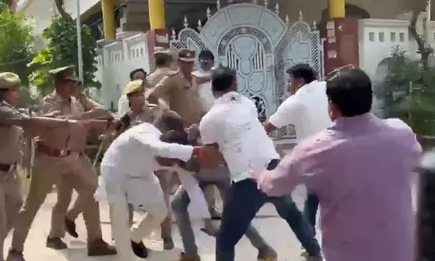 भाजपा MLA को जड़े थप्पड़-लोगों ने दौड़ा दौड़ा कर पीटा