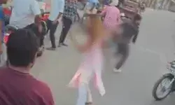 तीन मनचलों के युवती ने छुड़ाए छक्के- दौड़ा दौड़ा कर की धुनाई