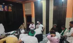 मंत्री, डीएम, SSP ने किसानों को मनाया-आधी रात धरने से उठे किसान