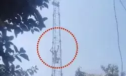 पर्चा नहीं मिलने पर टावर पर चढ़े पूर्व चेयरमैन- फूले हाथ पांव