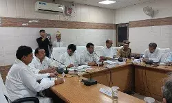 मंत्रियों और अफसरों की मीटिंग- त्यौहारो, बिजली और सडको को लेकर हुई बात मंत्रियों और अफसरों की मीटिंग- त्यौहारो, बिजली और सडको को लेकर हुई बात