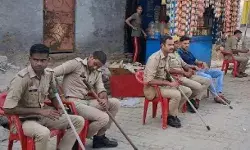 जुलूस निकालकर बवाल काटने वाले अब घर छोड़कर भागे- गांव में सन्नाटा