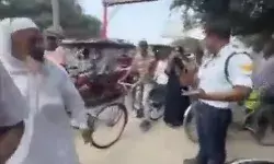 चेकिंग को लेकर मुल्लाजी ने काटा बवाल- सिपाही को दी छुरा घुसेडने....