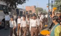 RSS के पथ संचलन पर नागरिकों ने की पुष्प वर्षा
