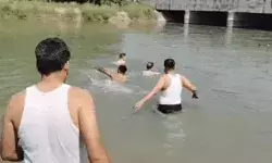 मंदिर जा रहा परिवार कार समेत नहर में समाया- तीन बच्चों समेत परिवार...