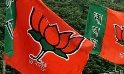BJP का कमाल- जिसके लगे होर्डिंग उस सपा नेता को बनाया उम्मीदवार BJP का कमाल- जिसके लगे होर्डिंग उस सपा नेता को बनाया उम्मीदवार