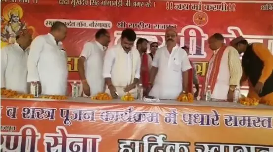 MLA थप्पड़ कांड- समारोह आयोजित कर अधिवक्ता का किया सम्मान MLA थप्पड़ कांड- समारोह आयोजित कर अधिवक्ता का किया सम्मान