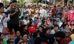 कोलकाता रेप मर्डर- अब एक और भूख हड़ताल डॉक्टर की हालात सीरियस कोलकाता रेप मर्डर- अब एक और भूख हड़ताल डॉक्टर की हालात सीरियस