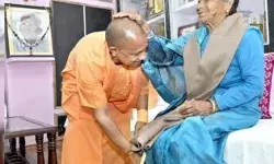 CM की मां की अचानक हालत बिगड़ी- योगी देहरादून के लिए हुए रवाना