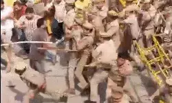 डासना मंदिर के बाहर बवाल- पुलिस ने बजाई लाठियां- पब्लिक को दौड़ा..