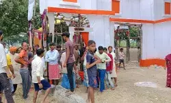 मूर्ति विसर्जन को लेकर बवाल- दुर्गा पूजा पंडाल में आग- जमकर पत्थरबाजी मूर्ति विसर्जन को लेकर बवाल- दुर्गा पूजा पंडाल में आग- जमकर पत्थरबाजी