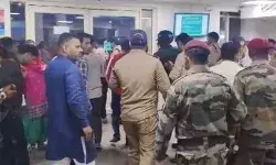 अस्पताल की इमरजेंसी में बवाल- अचानक आपस में भिड़े दो पक्ष- हुई मारपीट अस्पताल की इमरजेंसी में बवाल- अचानक आपस में भिड़े दो पक्ष- हुई मारपीट