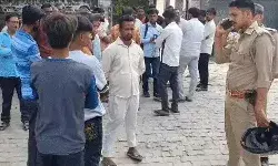 खड़े ट्रैक्टर से टकराई तेज रफ्तार बाइक- चार युवकों की मौत खड़े ट्रैक्टर से टकराई तेज रफ्तार बाइक- चार युवकों की मौत