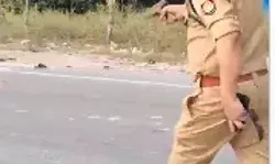 बहराइच पहुंचे STF चीफ- पिस्तौल लेकर दंगाइयों को दौड़ाया बहराइच पहुंचे STF चीफ- पिस्तौल लेकर दंगाइयों को दौड़ाया