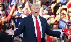 हथियारों के साथ ट्रंप की रैली के बाहर एक गिरफ्तार- कार में मिली दो गन हथियारों के साथ ट्रंप की रैली के बाहर एक गिरफ्तार- कार में मिली दो गन