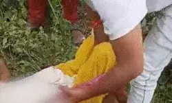 14 साल की लड़की से गैंगरेप- ऐसी हालत में झाड़ियों में पड़ी मिली