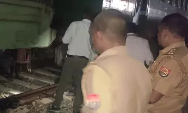 अब मिलिट्री स्पेशल ट्रेन के पहिए हुए बेपटरी-रेलवे की टीम पहियों को..