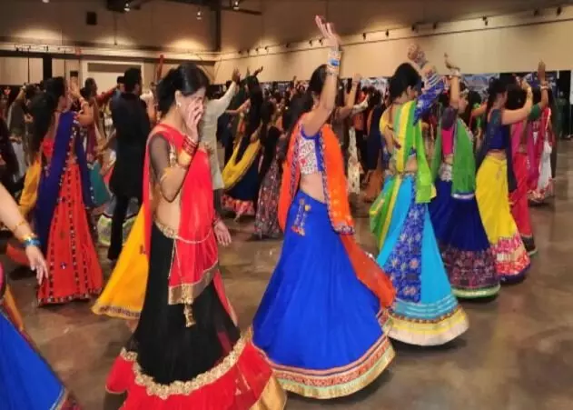 गरबा खेलने गई महिला को लेकर मुस्लिम युवक फरार- मामले पर बवाल गरबा खेलने गई महिला को लेकर मुस्लिम युवक फरार- मामले पर बवाल