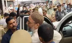 टोल प्लाजा पर हमला- पेशी पर पहुंचे असदुद्दीन ओवैसी टोल प्लाजा पर हमला- पेशी पर पहुंचे असदुद्दीन ओवैसी