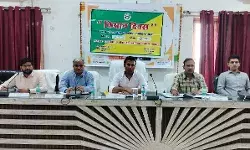 किसान दिवस में गंभीरता से डीएम ने सुनी किसानों की समस्त समस्याएं किसान दिवस में गंभीरता से डीएम ने सुनी किसानों की समस्त समस्याएं