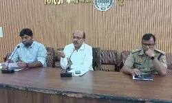 DM बोले- इन स्थानो पर प्रत्याशी नही लगायेंगे किसी पार्टी का झंडा व बैनर DM बोले- इन स्थानो पर प्रत्याशी नही लगायेंगे किसी पार्टी का झंडा व बैनर