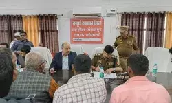 विजिलेंस का छापा- घूसखोर लेखपाल को किया गिरफ्तार- किसान से..... विजिलेंस का छापा- घूसखोर लेखपाल को किया गिरफ्तार- किसान से.....