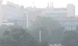गहरा रहा सांसों पर संकट वातावरण में छाई धुंध की चादर- एक्यूआई 300 पार