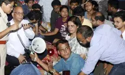 डॉक्टर रेप मर्डर कांड- ममता की डॉक्टर से अनशन खत्म करने की अपील डॉक्टर रेप मर्डर कांड- ममता की डॉक्टर से अनशन खत्म करने की अपील