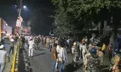 धार्मिक टिप्पणी पर बवाल और दुकानों पर पथराव- 3 मुकदमे दर्ज- 1 गिरफ्तार धार्मिक टिप्पणी पर बवाल और दुकानों पर पथराव- 3 मुकदमे दर्ज- 1 गिरफ्तार