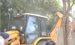 मंदिर में RSS स्वयंसेवकों पर हमला- आरोपियों के घरों पर गरजा बुलडोजर मंदिर में RSS स्वयंसेवकों पर हमला- आरोपियों के घरों पर गरजा बुलडोजर