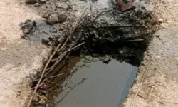 नगर पंचायत की लापरवाही ले गई 2 साल के बच्चे की जान- नाले के पास...