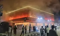 आग में धधका मेट्रो स्टेशन-फायर ब्रिगेड की गाड़ियां मौके पर पहुंची