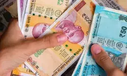 पुलिस का छापा- दिल्ली में हुई चोरी की नगदी के नोट ट्रैफिक कांस्टेबल... पुलिस का छापा- दिल्ली में हुई चोरी की नगदी के नोट ट्रैफिक कांस्टेबल...