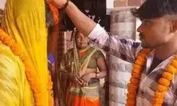 पति के लिए रखा करवा चौथ का व्रत और मंदिर में जाकर कर ली प्रेमी से शादी पति के लिए रखा करवा चौथ का व्रत और मंदिर में जाकर कर ली प्रेमी से शादी