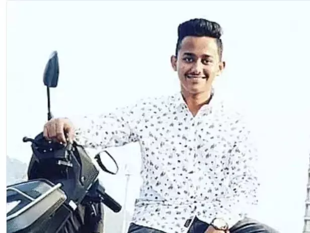 फिर से हिट एंड रन-21 साल के युवक को कुचलकर भागी मर्सिडीज़ फिर से हिट एंड रन-21 साल के युवक को कुचलकर भागी मर्सिडीज़