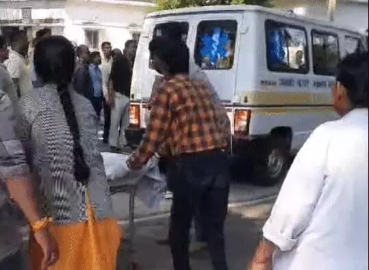 केंद्रीय सुरक्षा संस्थान में हुआ ब्लास्ट- 6 कर्मचारी झुलसे- तीन की हालत.. केंद्रीय सुरक्षा संस्थान में हुआ ब्लास्ट- 6 कर्मचारी झुलसे- तीन की हालत..