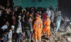 ऑक्सीजन सिलेंडर फटने से दो मंजिला मकान हुआ ध्वस्त - 6 की गई जान ऑक्सीजन सिलेंडर फटने से दो मंजिला मकान हुआ ध्वस्त - 6 की गई जान