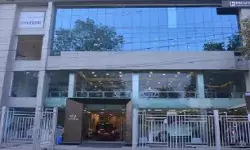 सड़क पर कार ने दिया धोखा- हुंडई के सीईओ समेत 27 पर FIR सड़क पर कार ने दिया धोखा- हुंडई के सीईओ समेत 27 पर FIR