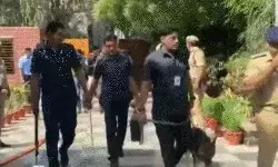 तीन राज्यों के पांच स्कूलों को बम से उड़ाने की धमकी- जांच एजेंसियां... तीन राज्यों के पांच स्कूलों को बम से उड़ाने की धमकी- जांच एजेंसियां...