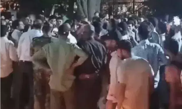 जामिया यूनिवर्सिटी में दीपोत्सव में बवाल- लात मार तोडे दीए- रंगोली...
