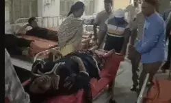 हाईवे पर ट्रॉले से टकराई यात्रियों से भरी बस- ड्राइवर समेत तीन की मौत