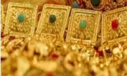 ज्वेलरी शोरूम पहुंची बुर्कानशी महिला अंगूठियां से भरा डिब्बा ले उड़ी ज्वेलरी शोरूम पहुंची बुर्कानशी महिला अंगूठियां से भरा डिब्बा ले उड़ी