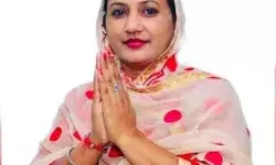 नशे का सौदा करने पहुंची भाजपा नेता रंगे हाथ गिरफ्तार- हेरोइन के साथ... नशे का सौदा करने पहुंची भाजपा नेता रंगे हाथ गिरफ्तार- हेरोइन के साथ...