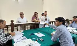 शुरू हुआ चुनावी घमासान- पूर्व सांसद की पुत्रवधू ने किया नामांकन शुरू हुआ चुनावी घमासान- पूर्व सांसद की पुत्रवधू ने किया नामांकन