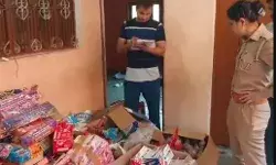 दिवाली पर तिजोरी भरने का लालच- टेंट गोदाम में भरा मिला पटाखों का जखीरा दिवाली पर तिजोरी भरने का लालच- टेंट गोदाम में भरा मिला पटाखों का जखीरा