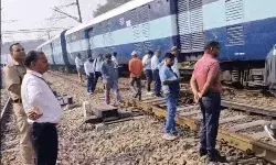 अब मेरठ में भी हुआ ट्रेन हादसा- सिटी और कैंट स्टेशन के बीच ट्रैक से.. अब मेरठ में भी हुआ ट्रेन हादसा- सिटी और कैंट स्टेशन के बीच ट्रैक से..